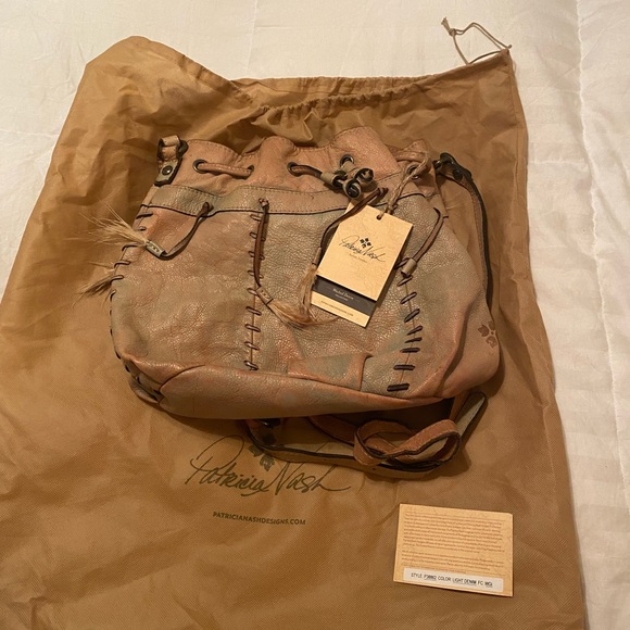 Patricia Nash, Italian leather purse, green and tan with feathers dangling - Picture 6 of 9